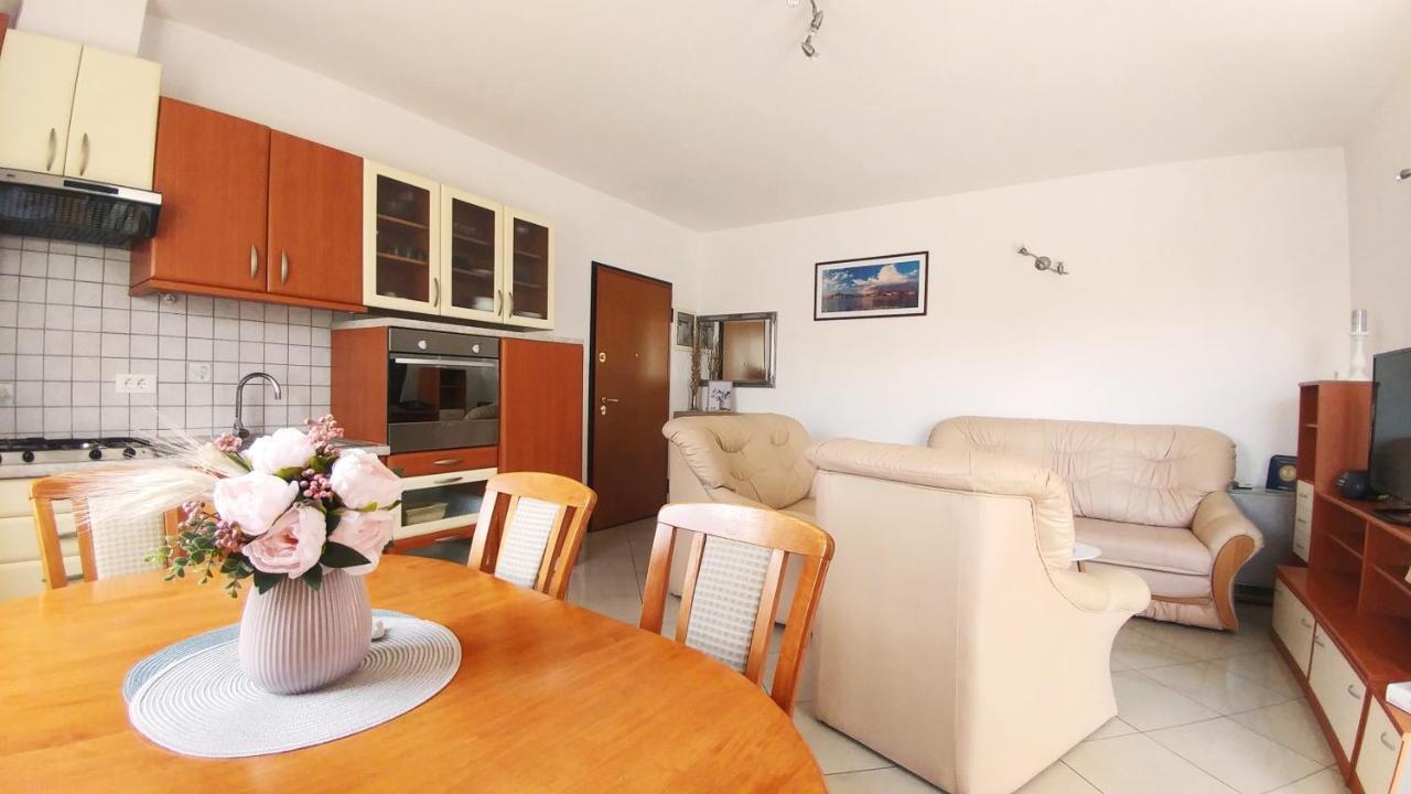 Apartment Matika, Terrace Apartment 10 Minutes Walk From Center Rovinj Ngoại thất bức ảnh